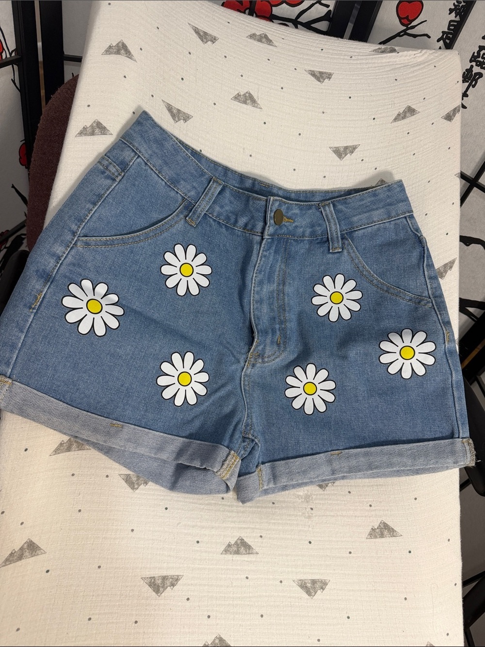 Denim Daisy Appliqué Women's Shorts - Blue
